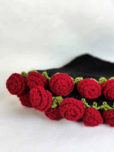 Red Crochet Bouquet - Image 7