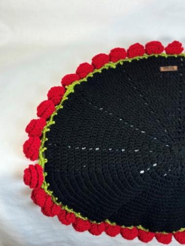 Red Crochet Bouquet - Image 4